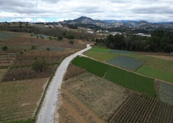Nueva carretera beneficia a familias de Santa Cruz Balanyá
