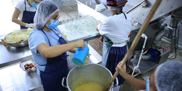 Una práctica tradicional: conservas de frutas