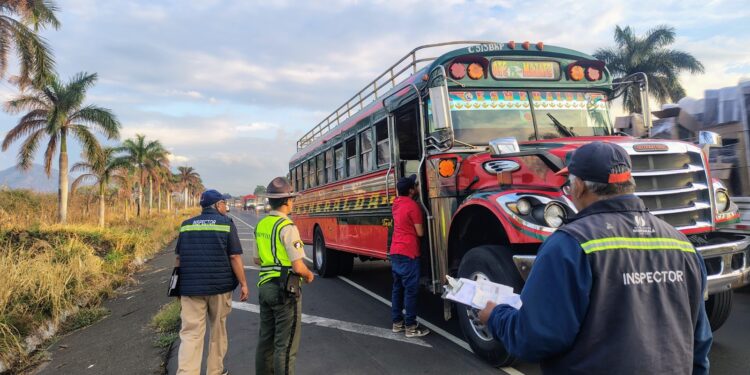DGT y PROVIAL realizan operativos para garantizar seguridad de pasajeros