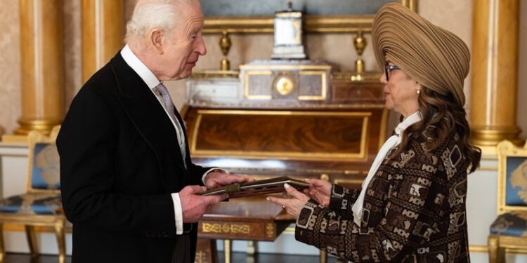 Embajadora de Guatemala presenta cartas credenciales al Rey Carlos III