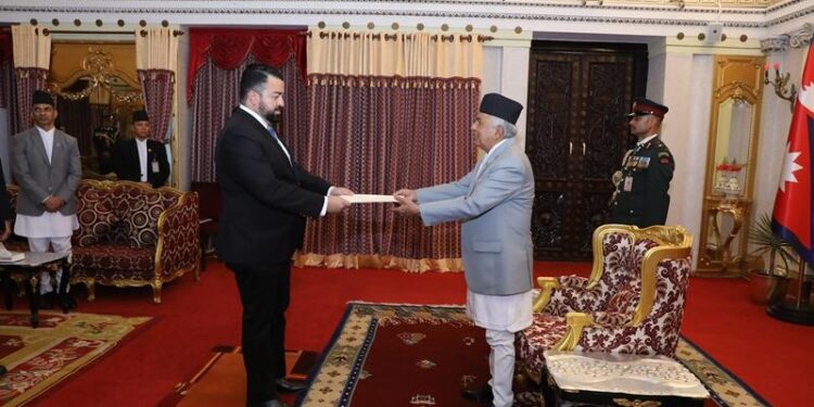 Embajador de Guatemala presenta cartas credenciales al Presidente de Nepal