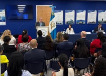 El Canciller Carlos Ramiro Martínez se reúne con miembros de la comunidad guatemalteca migrante de Florida, EE. UU.