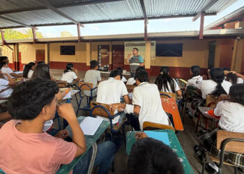 Capacitan a estudiantes de Teculután en protección y bienestar animal