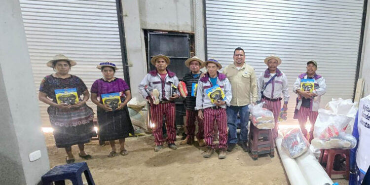 Capacitan a pequeños caficultores de Huehuetenango