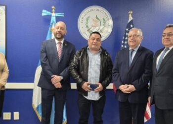 El Canciller Carlos Ramiro Martínez inaugura Centro de Impresión de Pasaportes en Dallas, Texas, y comparte con connacionales migrantes