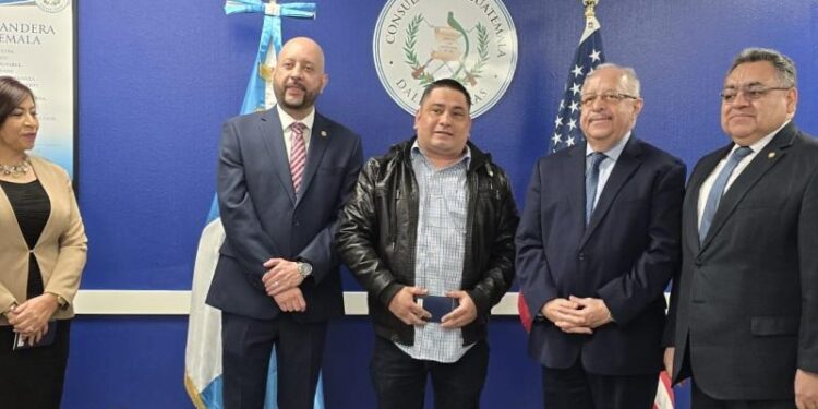 El Canciller Carlos Ramiro Martínez inaugura Centro de Impresión de Pasaportes en Dallas, Texas, y comparte con connacionales migrantes