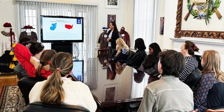 La Embajada de Guatemala en EE. UU. promueve el idioma español entre estudiantes