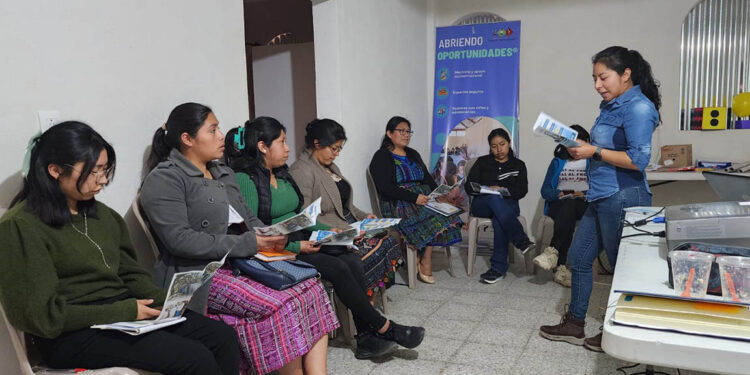 Totonicapán: Fortalecen implementación de huertos familiares y manejo postcosecha