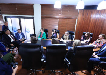 Intercambian experiencias en el campo de la industria lechera