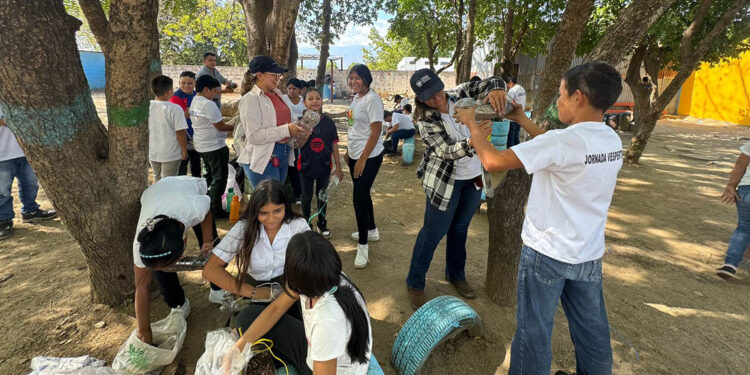 La herramienta para el aprendizaje de la producción de alimentos: huertos escolares
