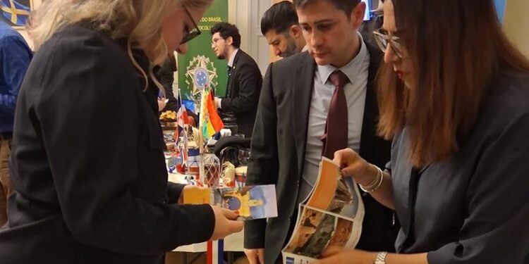 Por medio de la diplomacia comercial, Embajada promueve en Suecia el turismo hacia Guatemala