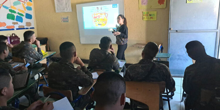 Militares fortalecen conocimientos en agricultura para el desarrollo comunitario