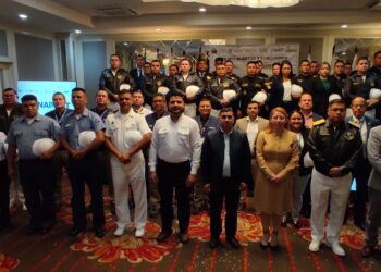 Capacitan a equipo interinstitucional para asegurar operaciones portuarias seguras