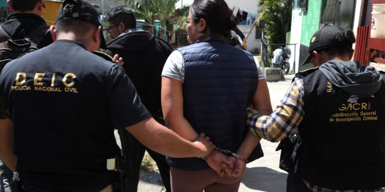 Desmantelan banda de presuntos sicarios en allanamientos