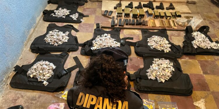 Desmantelan guarida de salvatruchas en la Capital e incautan arsenal