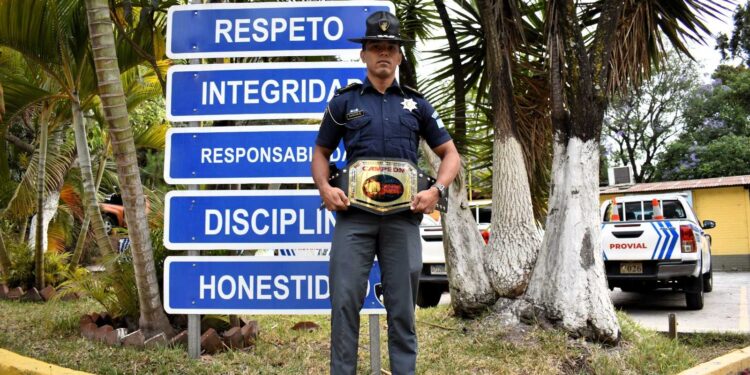 Brigadier de PROVIAL se corona campeón centroamericano de MMA