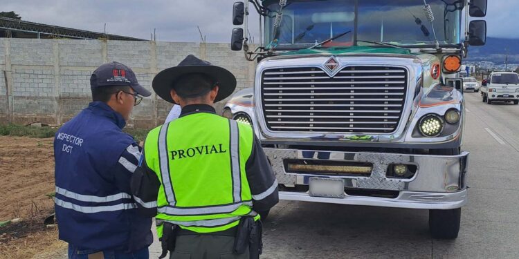 Más de dos mil autobuses de transporte extraurbano han sido inspeccionados por la DGT