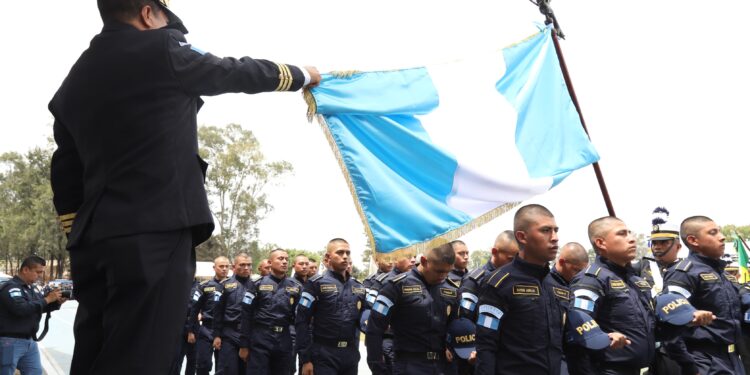 Nuevos agentes y mandos superiores fortalecen capacidades de las fuerzas policiales