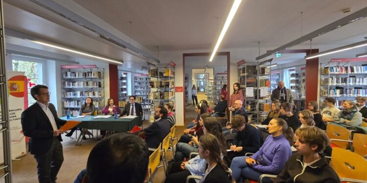 Embajada de Guatemala en Polonia promueve la lectura en español en certamen