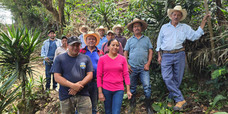 Caficultores de La Montañita reciben apoyo para transformar su producción