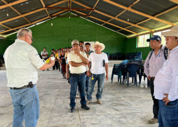 Capacitan y entregan insumos para combatir el Gusano Barrenador del Ganado en Ixcán