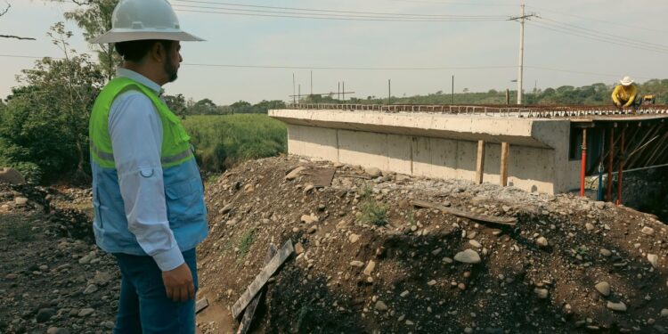 Ministerio de Comunicaciones supervisa construcción de puentes en Guanagazapa, Escuintla