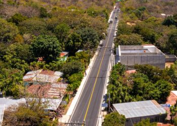 Más de 20 mil personas se benefician con una carretera renovada en Villa Canales
