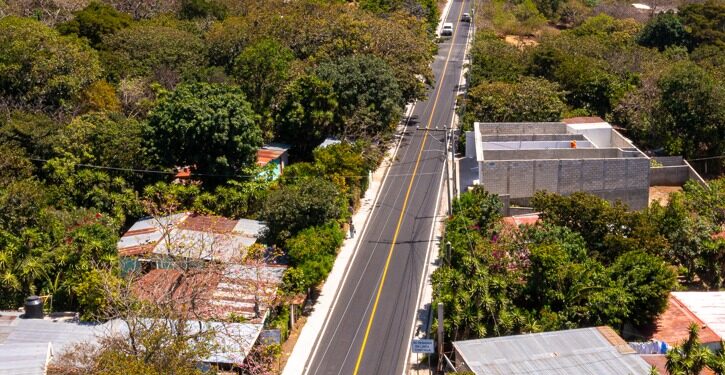 Más de 20 mil personas se benefician con una carretera renovada en Villa Canales