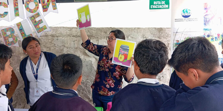 Estudiantes aprenden de agricultura familiar y su vínculo con la nutrición