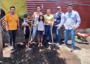 En Tiquisate implementan huertos familiares para mejorar alimentación de familias con niños con desnutrición aguda