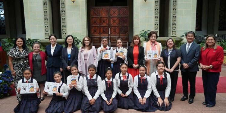 Viceministra de Relaciones Exteriores participa en presentación de obra “Popol Vuh para niños”, traducida al mandarín por universidad taiwanesa