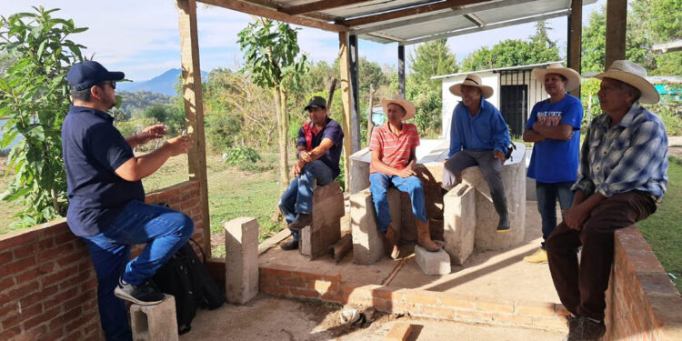 Productores de Jalapa aprenden el valor agregado del café
