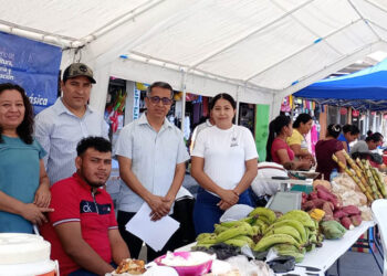 Productores de Petén promueven alimentos frescos en Feria del Agricultor