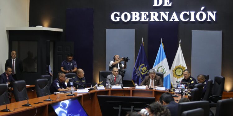 Mingob presenta planes de seguridad para Semana Santa