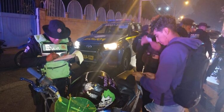 Disuelven rodada ilegal de motoristas en operativos nocturnos