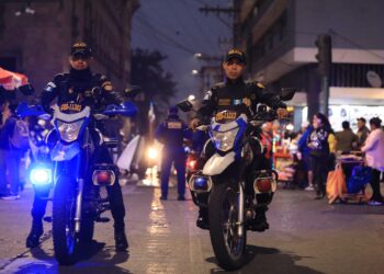 PNC brinda seguridad a feligresía durante procesión del Templo de San Francisco