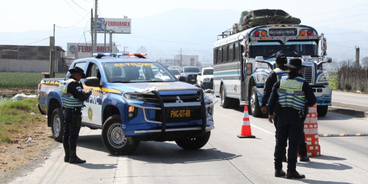 Despliegue policial refuerza seguridad ciudadana durante la Semana Mayor