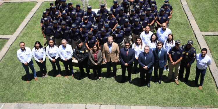 Agentes se especializan en seguridad turística