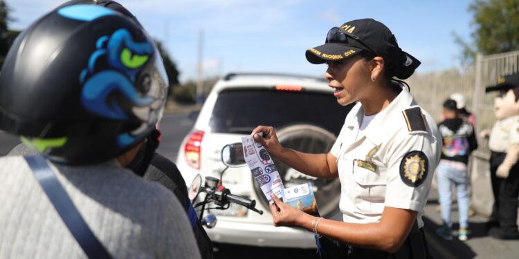 PNC ejecuta operativos en rutas nacionales para brindar seguridad durante la Semana Mayor