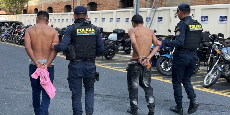 Arrestan a más de 80 personas e incautan drogas en operativos policiales