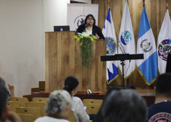 Realizan seminario para el cuidado de las mascotas ante el Gusano Barrenador del Ganado