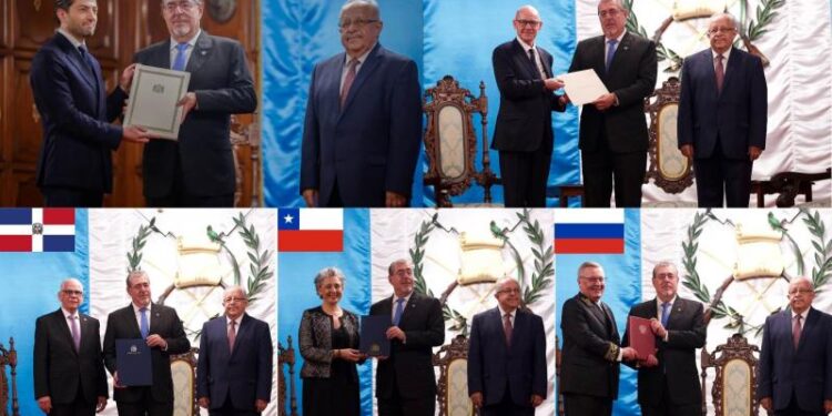 Embajadores de cinco países presentan cartas credenciales al Presidente de Guatemala, Bernardo Arévalo