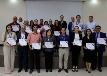 CIV reconoce a colaboradores que culminaron diplomado en Ética y Transparencia