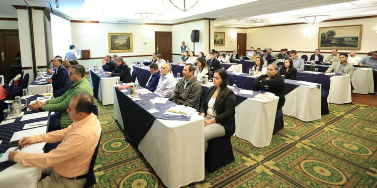 Conversatorio muestra el rol de la biotecnología en el agro