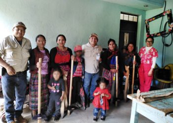 Entregan insumos agrícolas a familias con niños en desnutrición aguda de Totonicapán