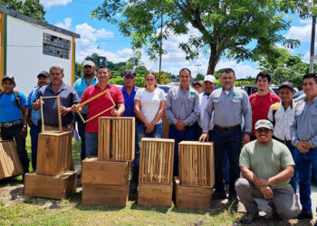 Entregan insumos para mejorar la apicultura en Dolores