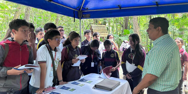 Escolares aprenden gestión sostenible de los recursos naturales