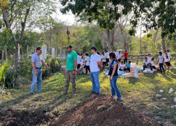 Estudiantes de Santa Ana, Petén capacitados para activar huertos escolares