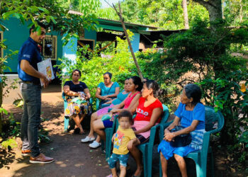 Familias en Retalhuleu fortalecen conocimientos del cultivo de alimentos y nutrición