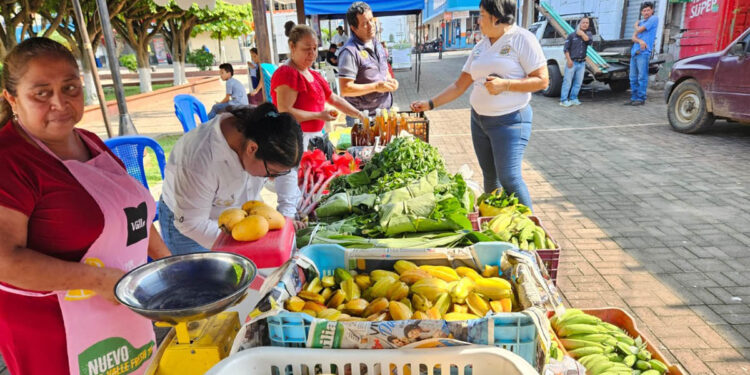 Feria del Agricultor celebra producción local en Chiquimula y Quetzaltenango